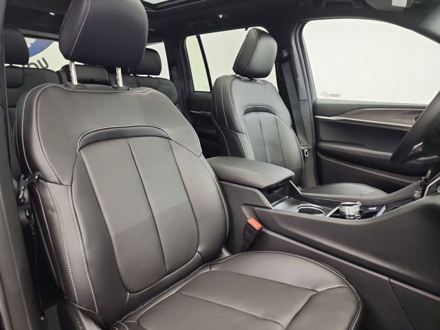 New 2025 Jeep Grand Cherokee Limited w/ Luxury Tech Group II image 33