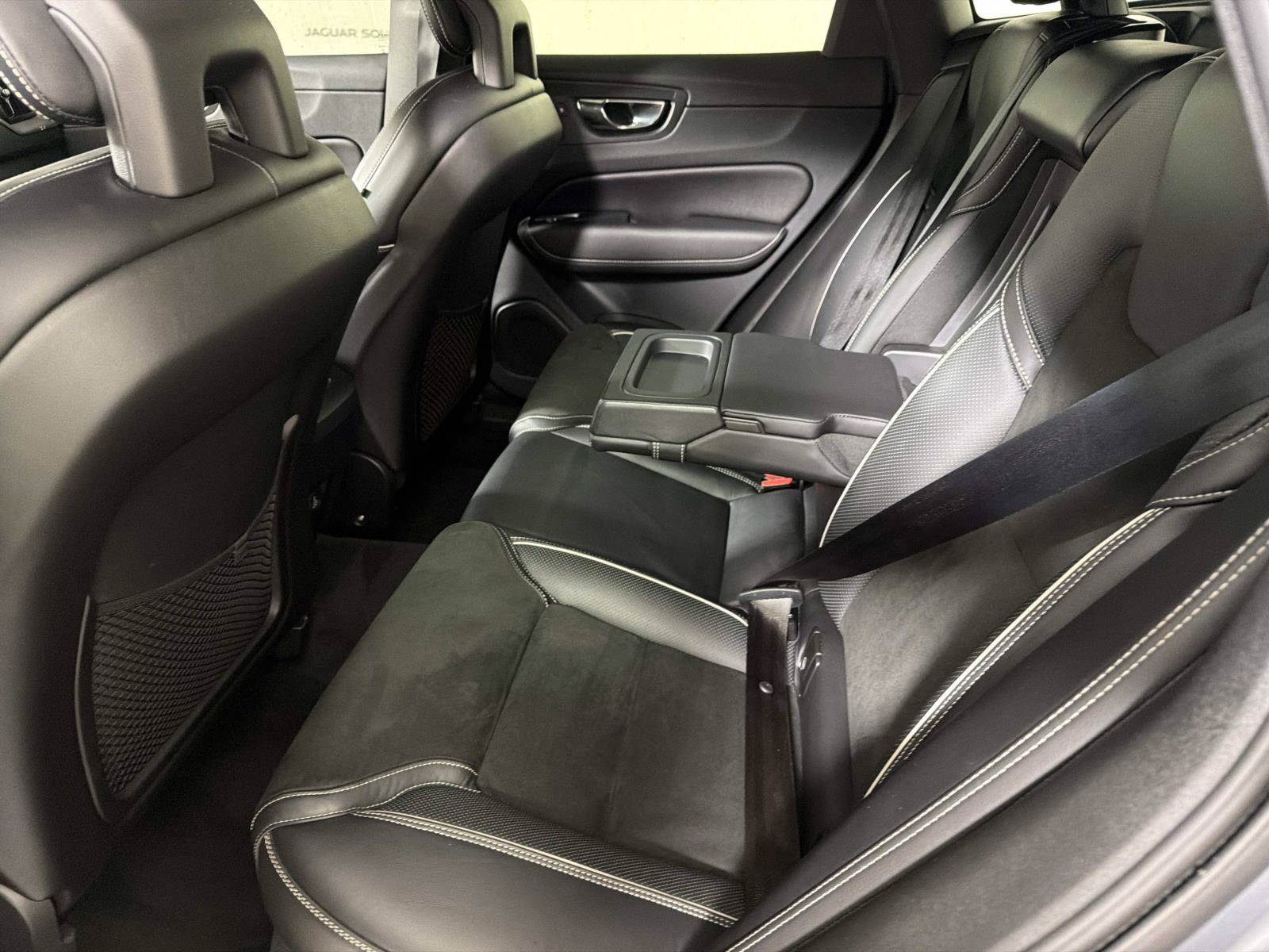 Used 2018 Volvo XC60 T6 R-Design w/ Convenience Package AWD/4WD image 12