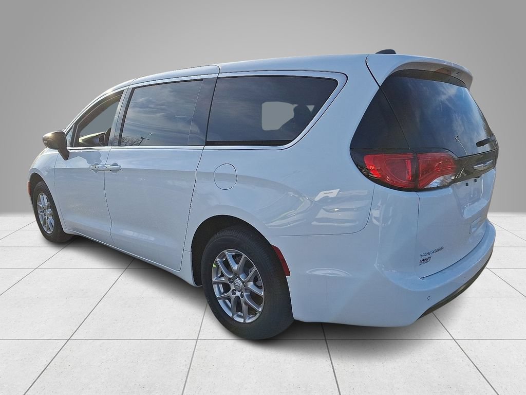 New 2026 Chrysler Voyager LX FWD image 5