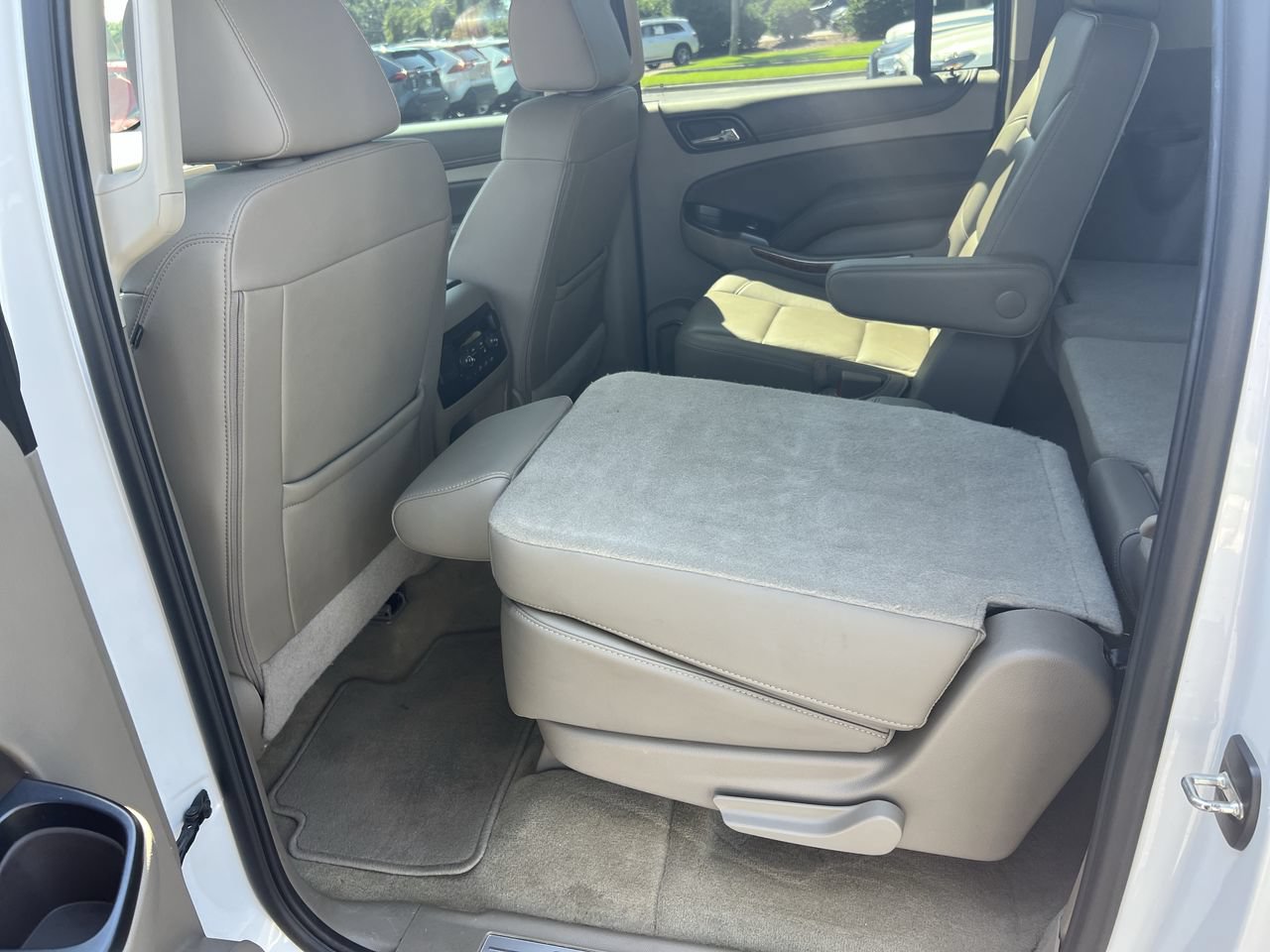Used 2018 Chevrolet Suburban Premier AWD/4WD image 32
