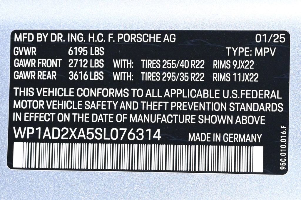 Used 2025 Porsche Macan Electric RWD image 30