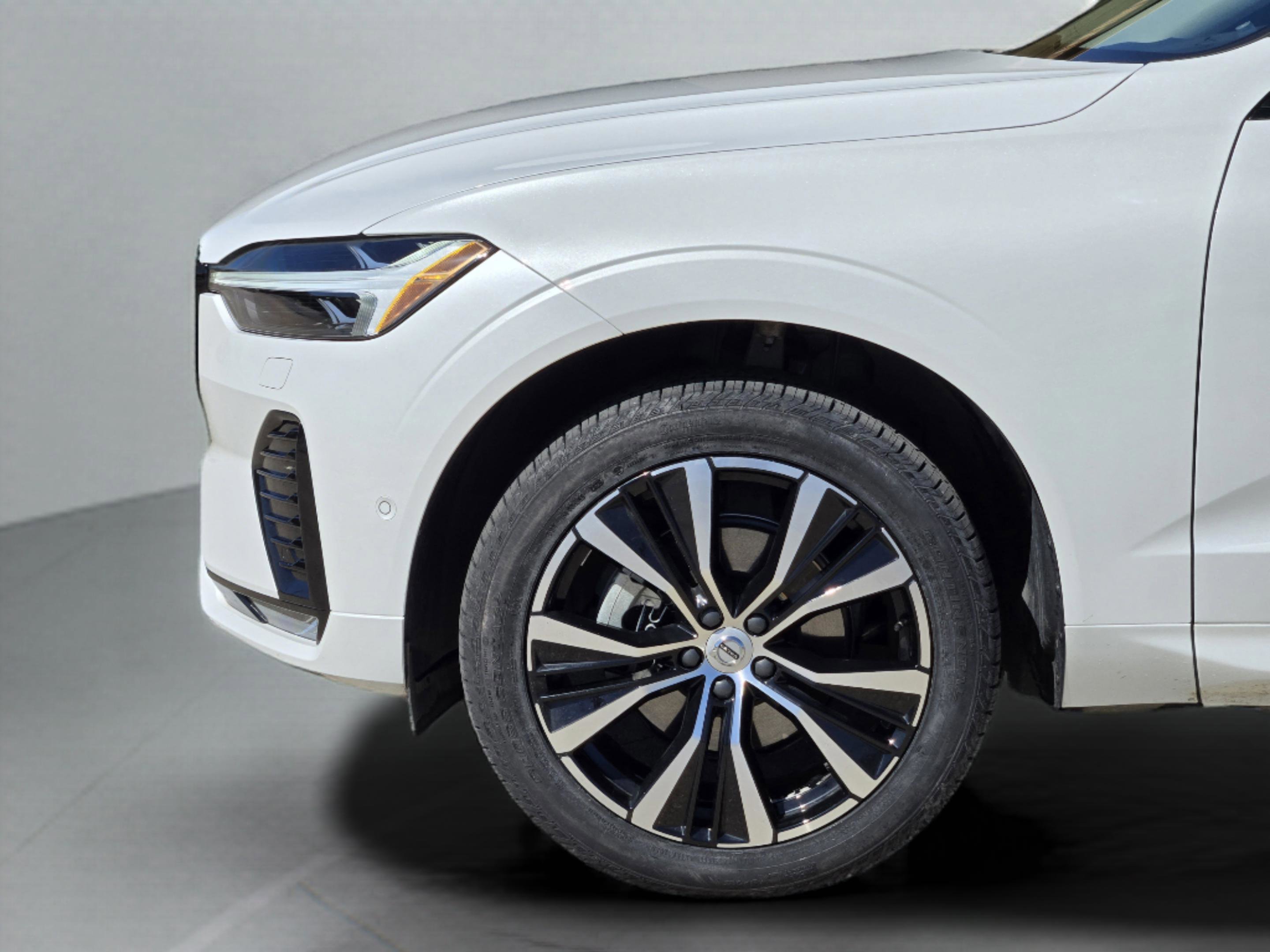 Used 2024 Volvo XC60 B5 Plus w/ Protection Package Premier image 15