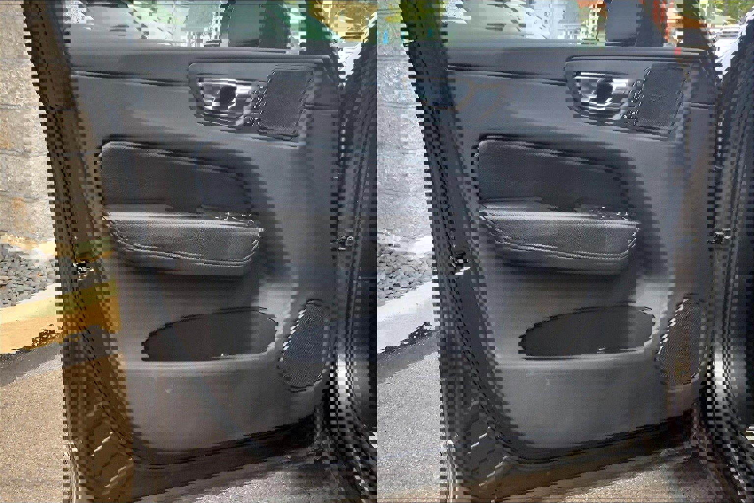 Used 2022 Volvo XC60 B5 Momentum w/ Climate Package image 25