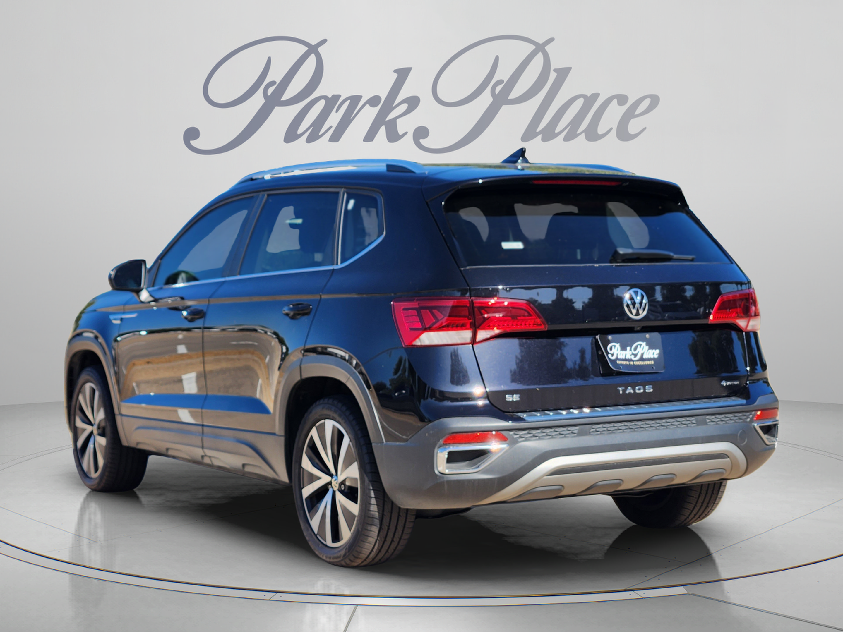 Used 2023 Volkswagen Taos SE w/ Panoramic Sunroof Package AWD/4WD image 3