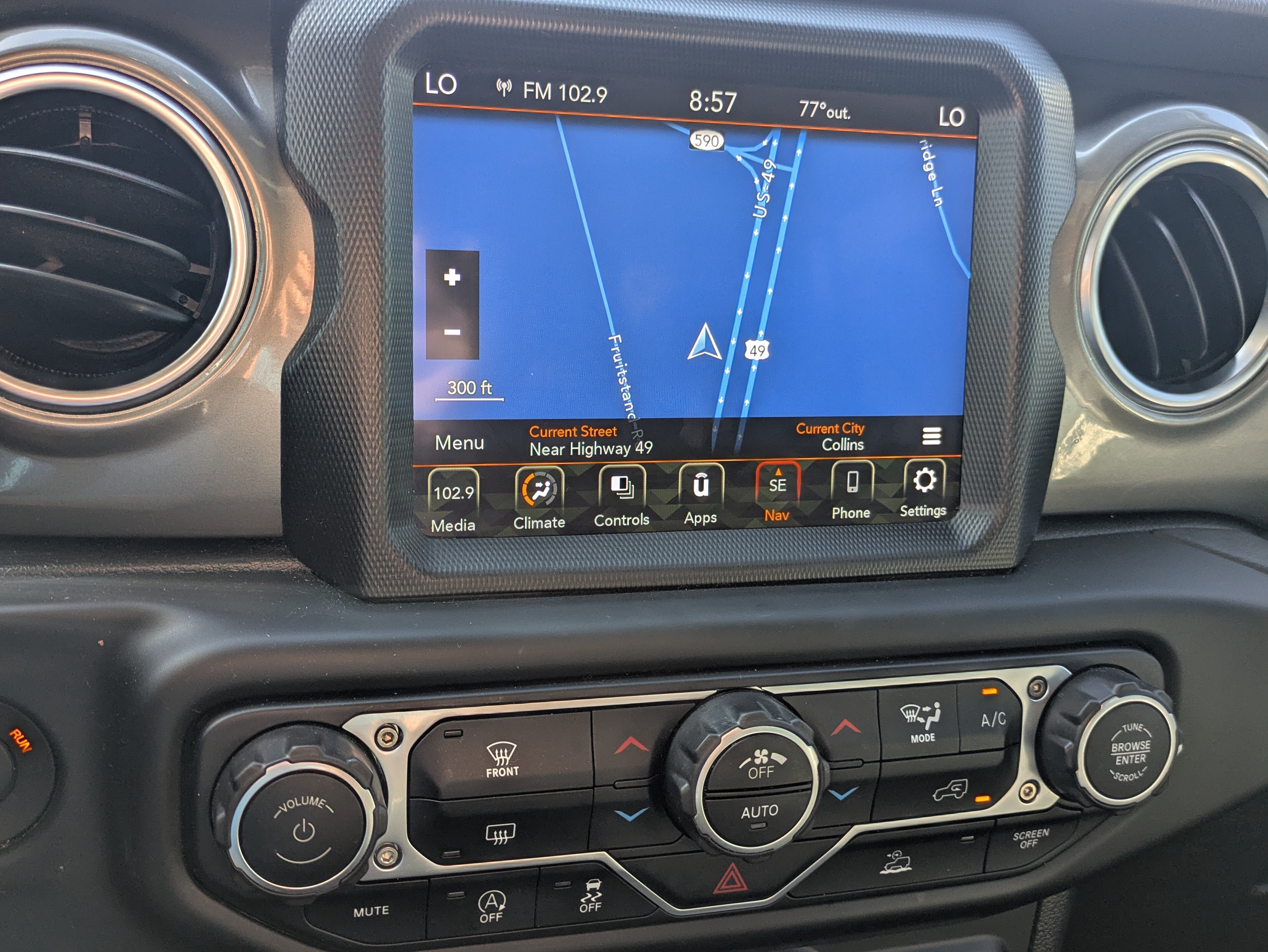 Used 2023 Jeep Wrangler Unlimited Sahara AWD/4WD image 10