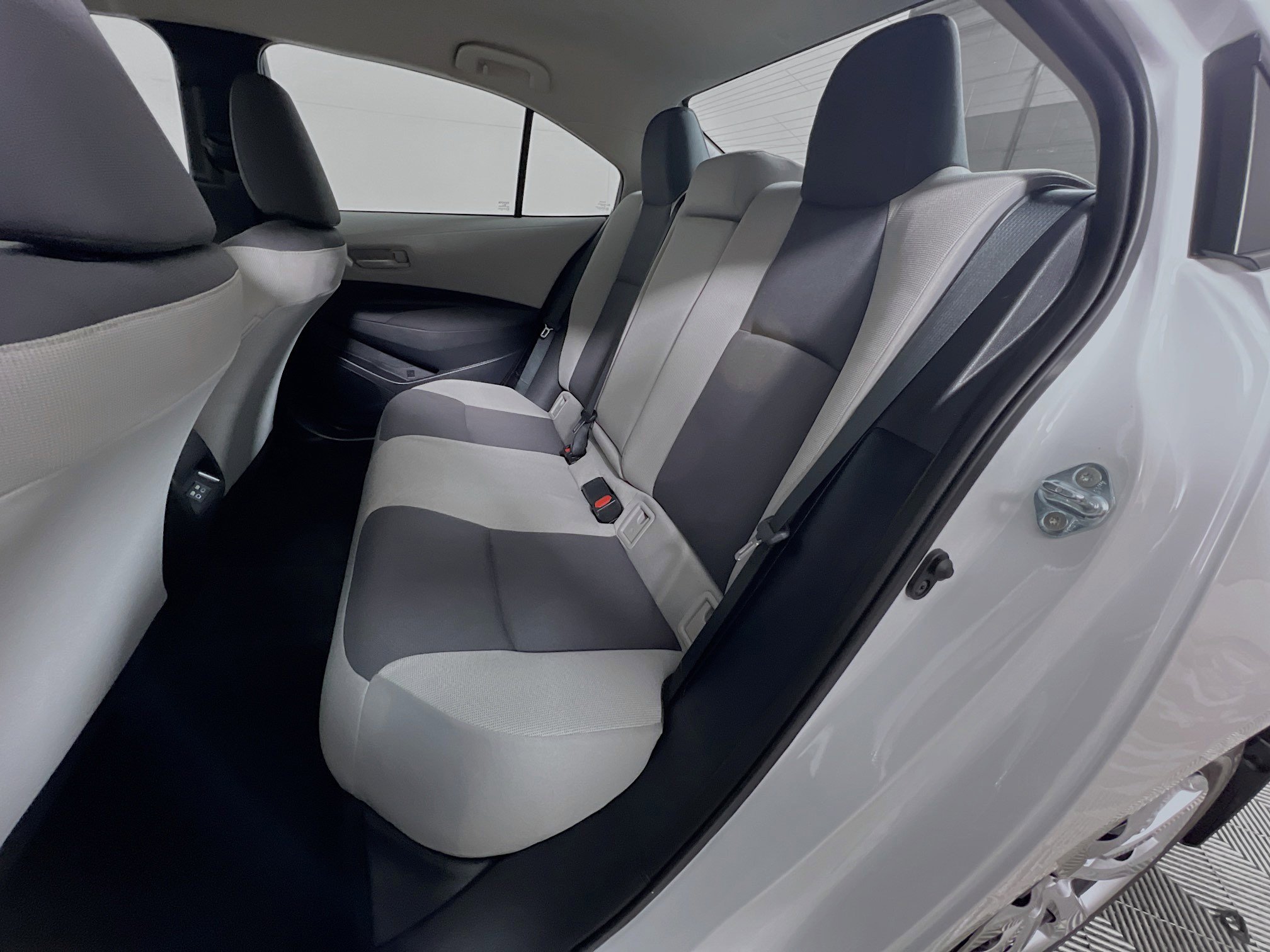 Used 2025 Toyota Corolla LE image 28