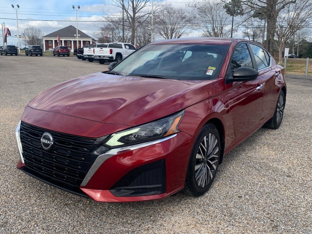Used 2024 Nissan Altima 2.5 SV image 5