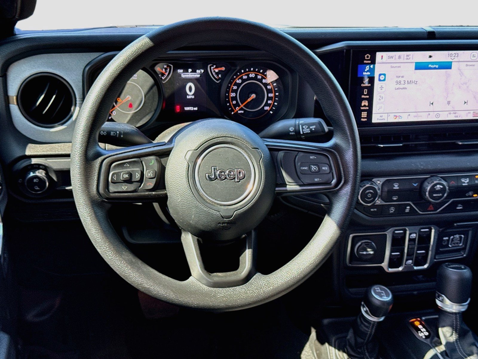 Used 2025 Jeep Gladiator Sport AWD/4WD image 13