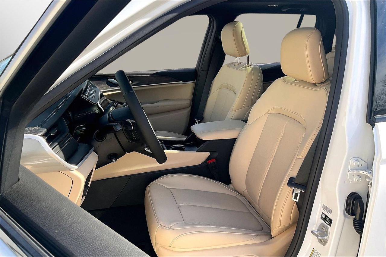 New 2026 Jeep Grand Cherokee Limited w/ Luxury Tech Group II AWD/4WD image 19