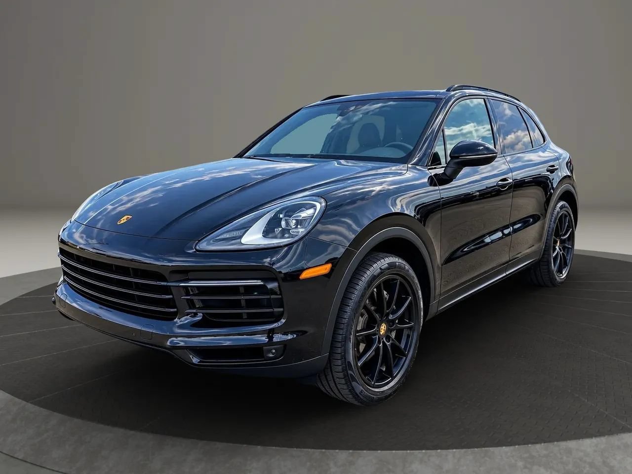 Used 2019 Porsche Cayenne AWD/4WD image 2