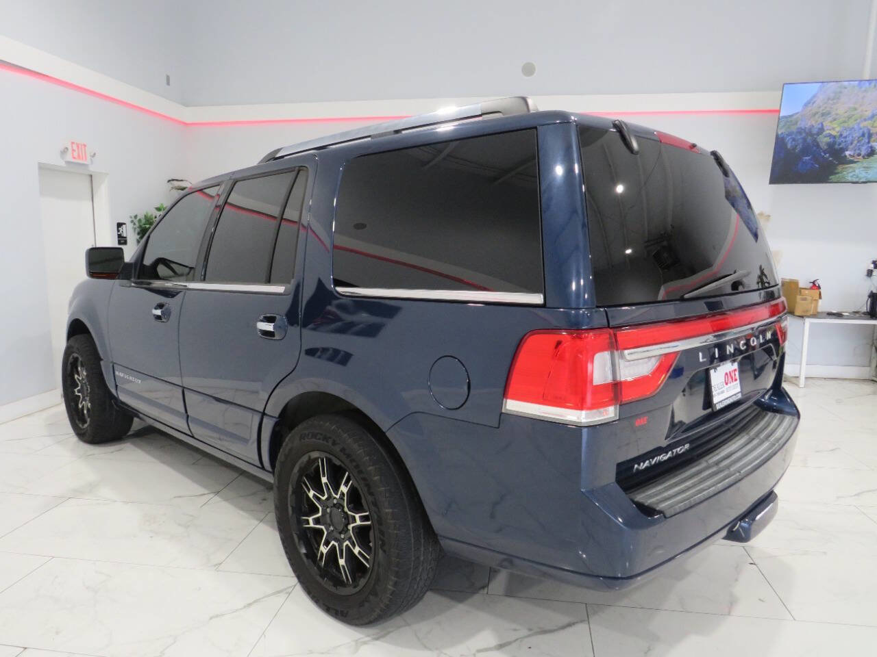 Used 2015 Lincoln Navigator 4WD image 5