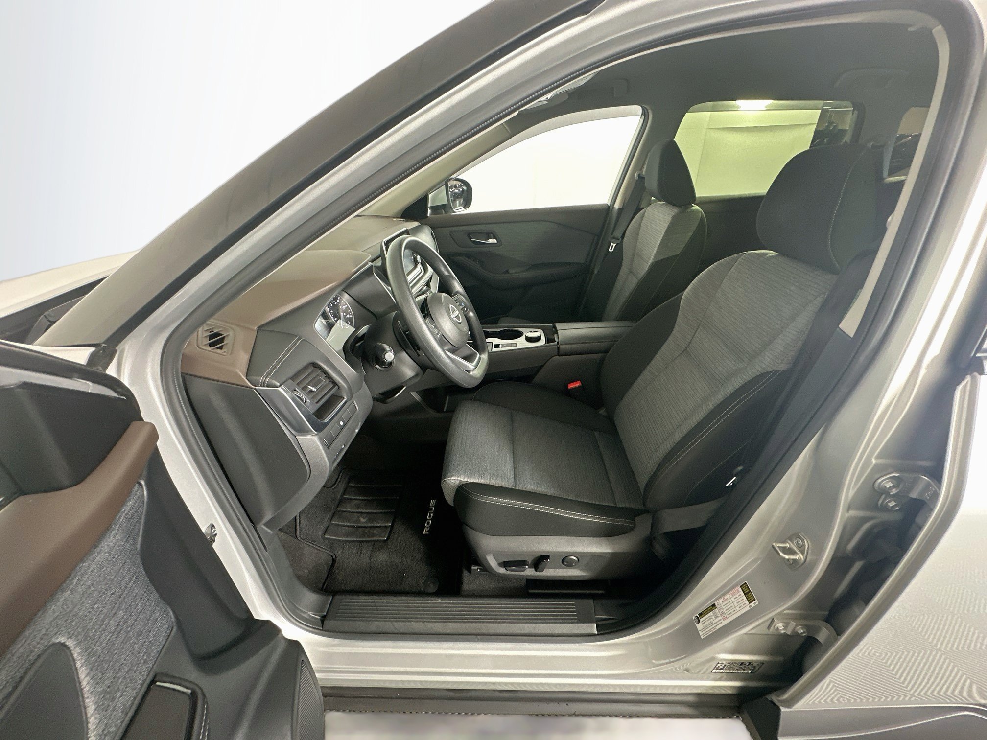 Used 2023 Nissan Rogue SV AWD/4WD image 13