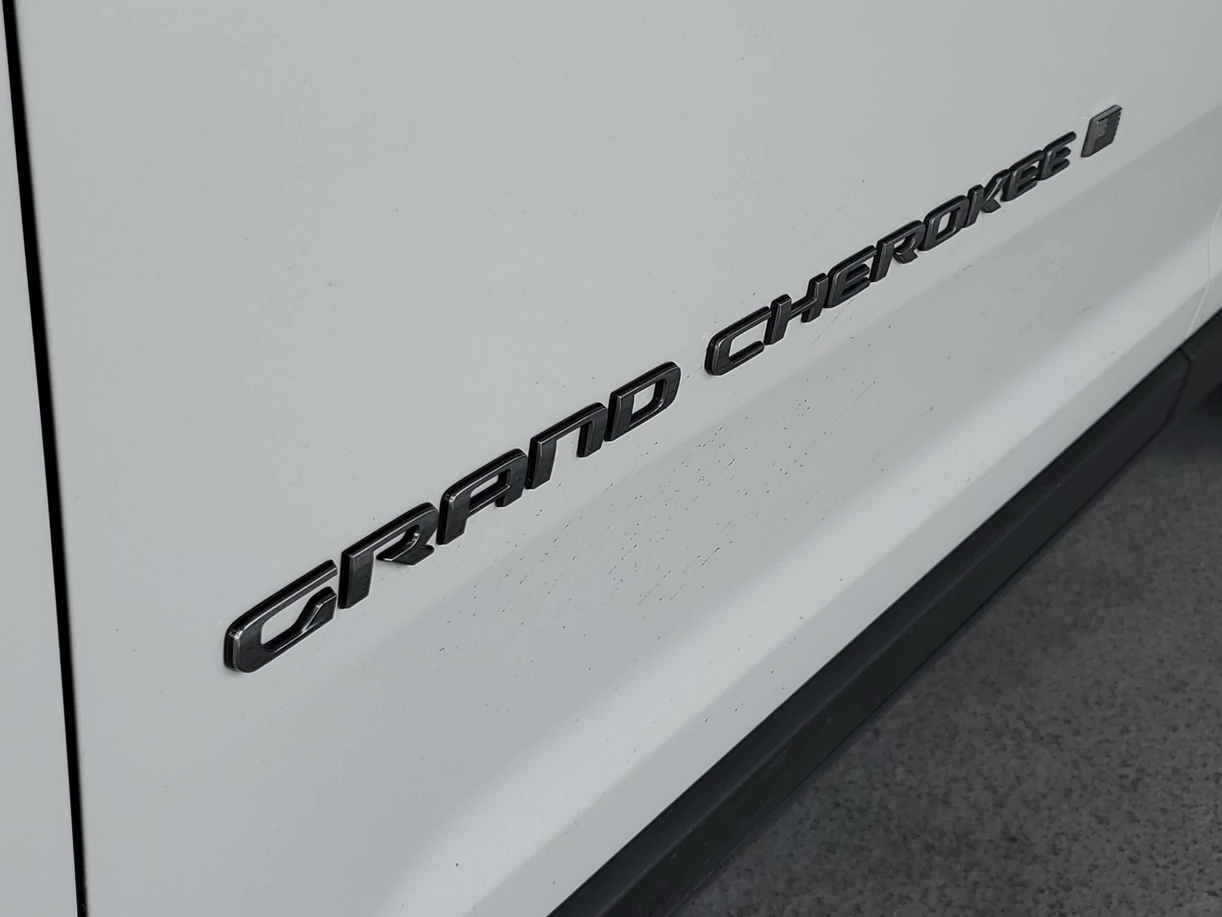 Certified 2023 Jeep Grand Cherokee Laredo w/ Trailer Tow Prep Group (B) AWD/4WD image 5