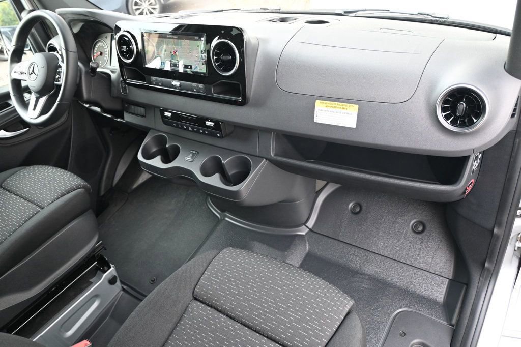 Used 2022 Mercedes-Benz Sprinter 2500 image 10