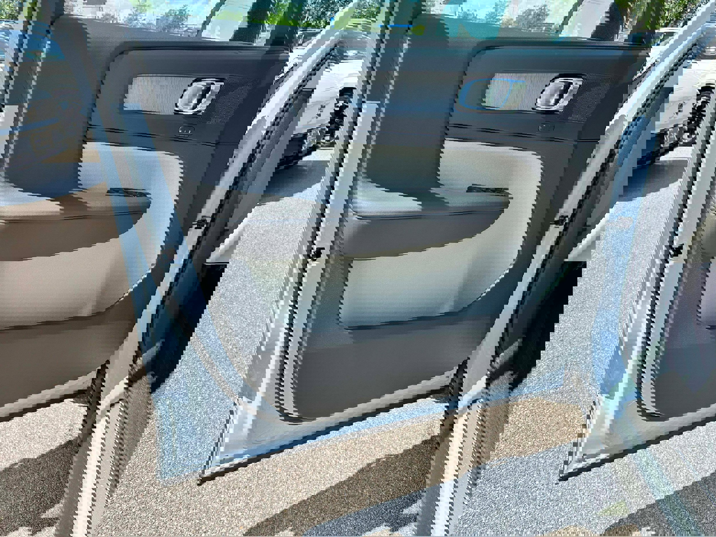 New 2026 Volvo XC40 B5 Plus w/ Protection Package Premier image 7