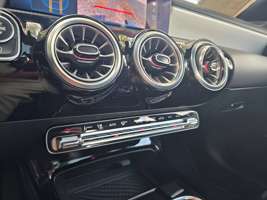 Used 2025 Mercedes-Benz CLA 250 image 23