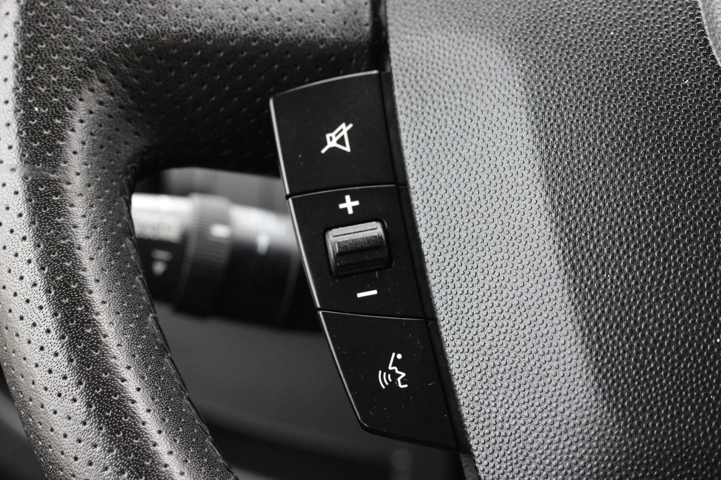 Used 2014 RAM ProMaster 2500 w/ Interior Convenience Group image 16