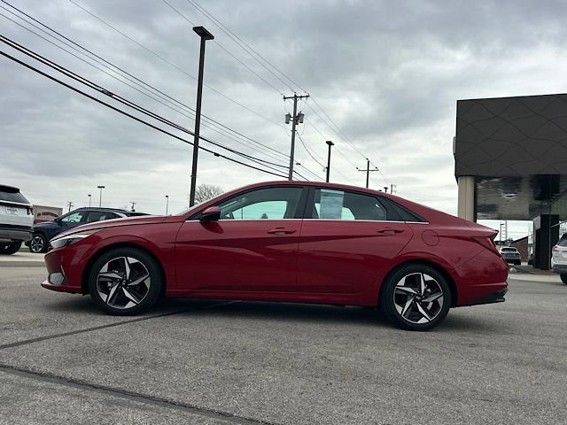 Used 2023 Hyundai Elantra Limited w/ Cargo Package image 3