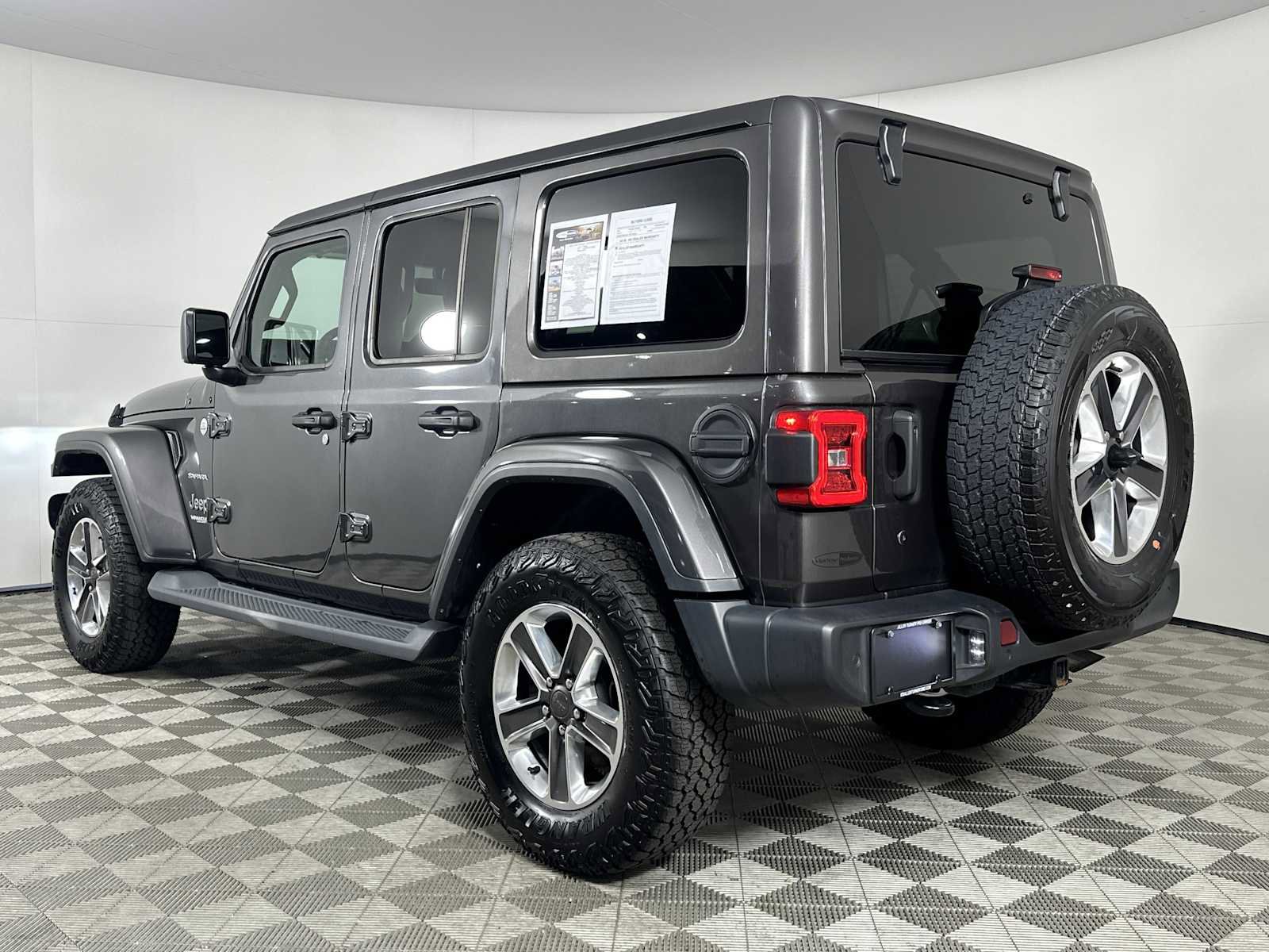 Used 2020 Jeep Wrangler Unlimited Sahara image 12