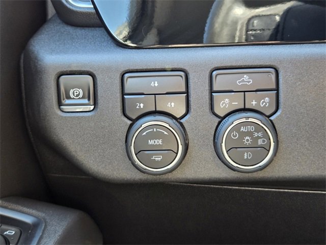 Used 2025 Chevrolet Silverado 2500 LT w/ Convenience Package image 34