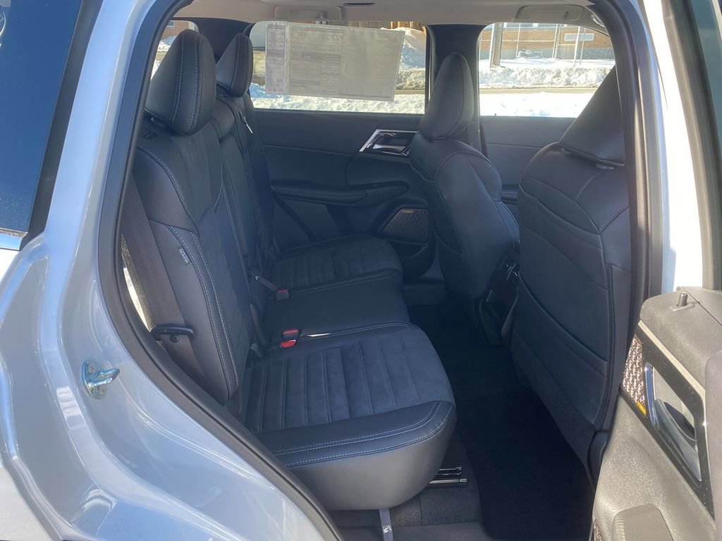 New 2026 Mitsubishi Outlander SE image 27