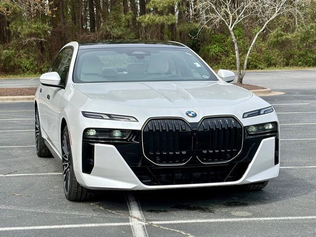 Used 2025 BMW 740i w/ Premium Package image 11