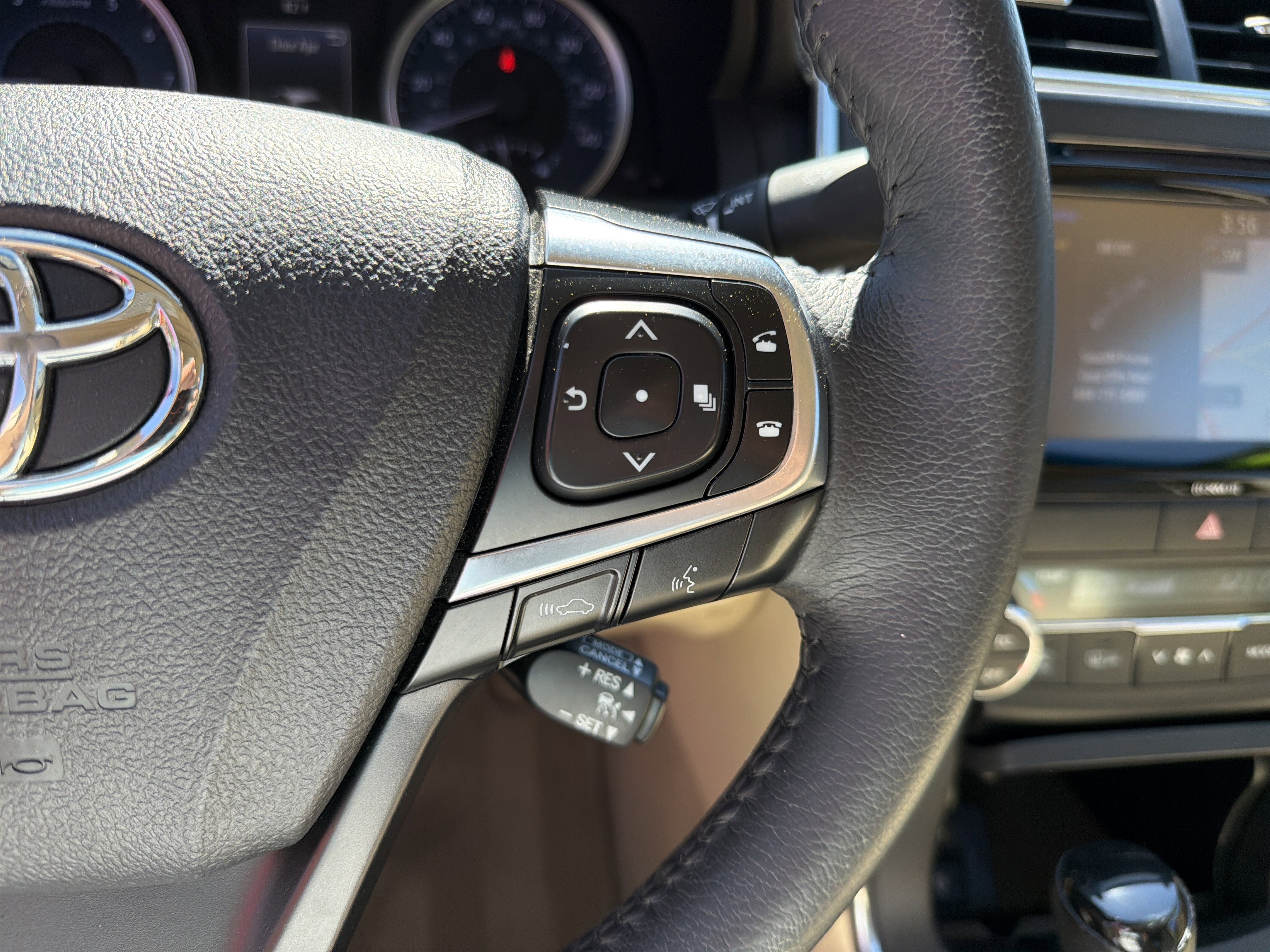 Used 2017 Toyota Camry XLE w/ Moonroof Package image 12