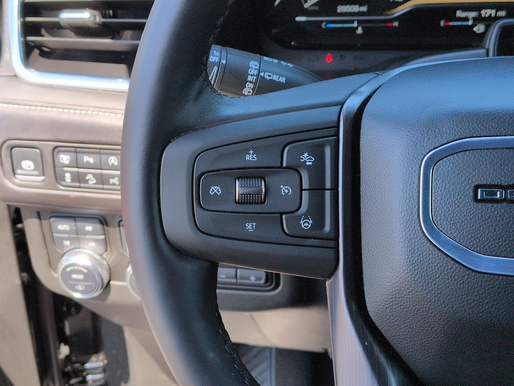 Used 2024 GMC Yukon Denali Ultimate AWD/4WD image 18
