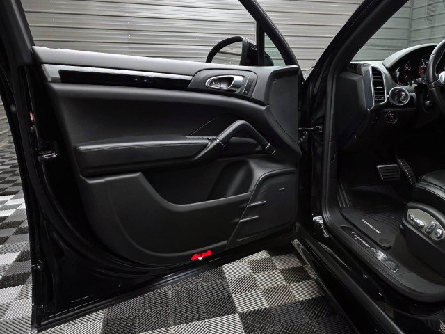 Used 2014 Porsche Cayenne GTS AWD/4WD image 35