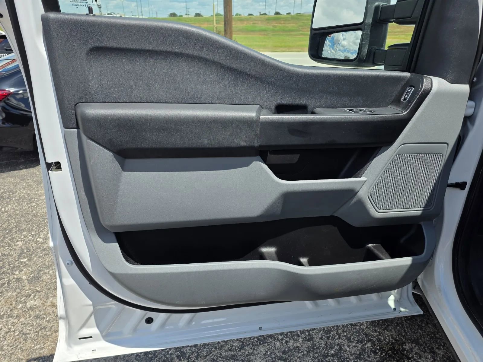 Used 2025 Ford F350 XL w/ FX4 Off-Road Package AWD/4WD image 9