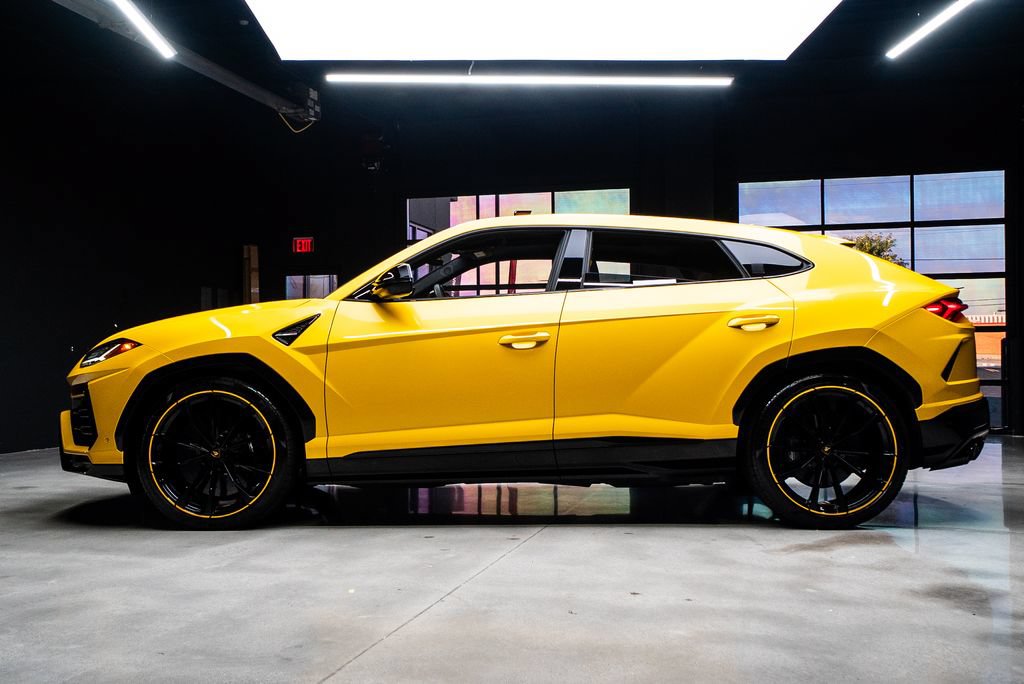 Used 2022 Lamborghini Urus AWD/4WD image 32