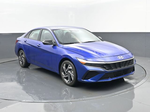 Used 2025 Hyundai Elantra SEL image 3