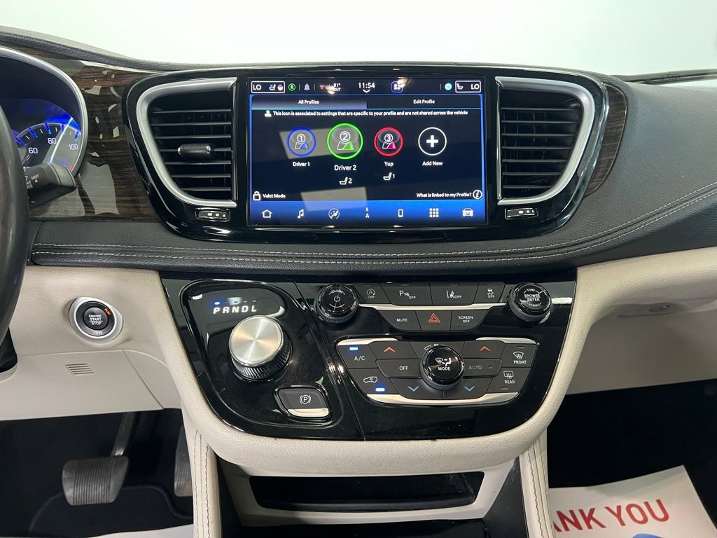 Used 2023 Chrysler Pacifica Limited image 14