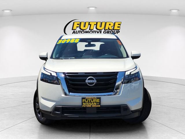 Certified 2025 Nissan Pathfinder SV FWD image 2