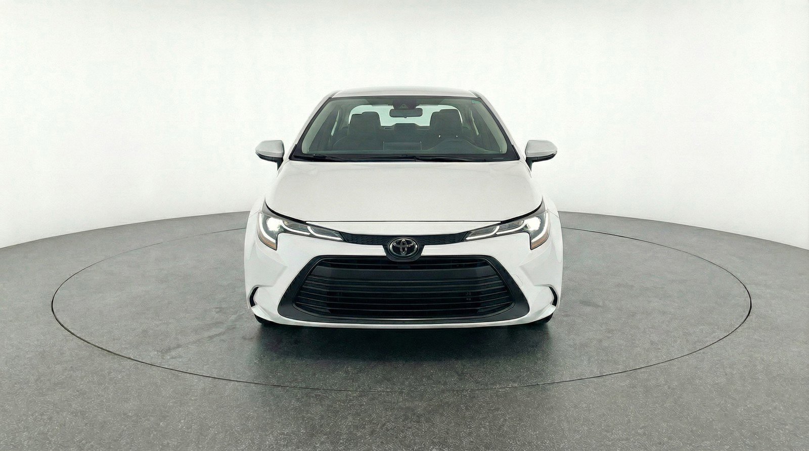 Used 2025 Toyota Corolla LE image 2