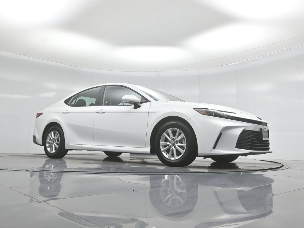 Used 2025 Toyota Camry LE FWD image 4