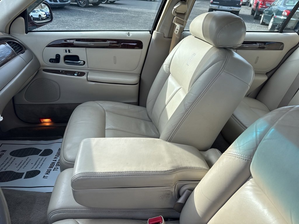 Used 2000 Lincoln Town Car Cartier image 31