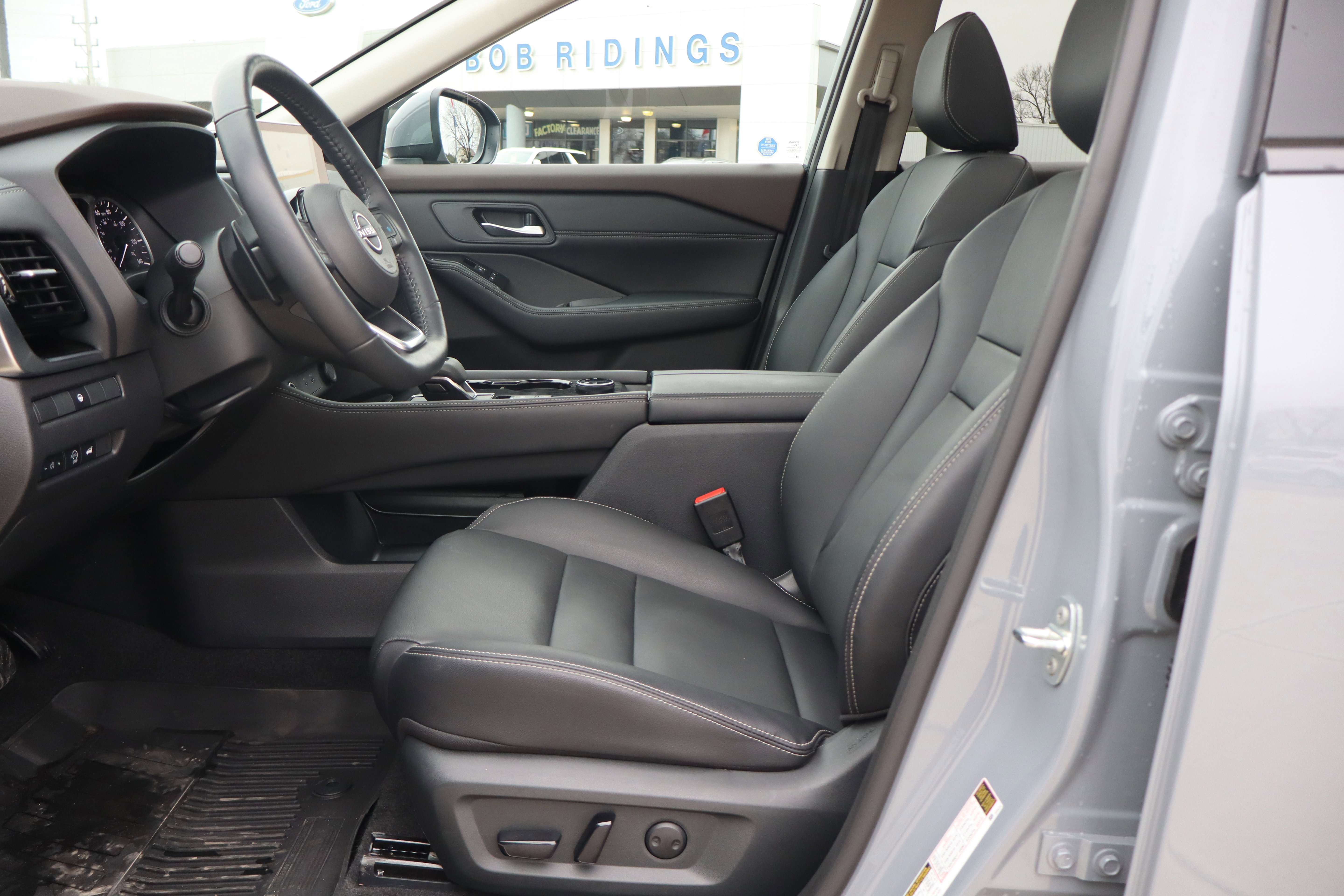 Used 2023 Nissan Rogue SL image 9