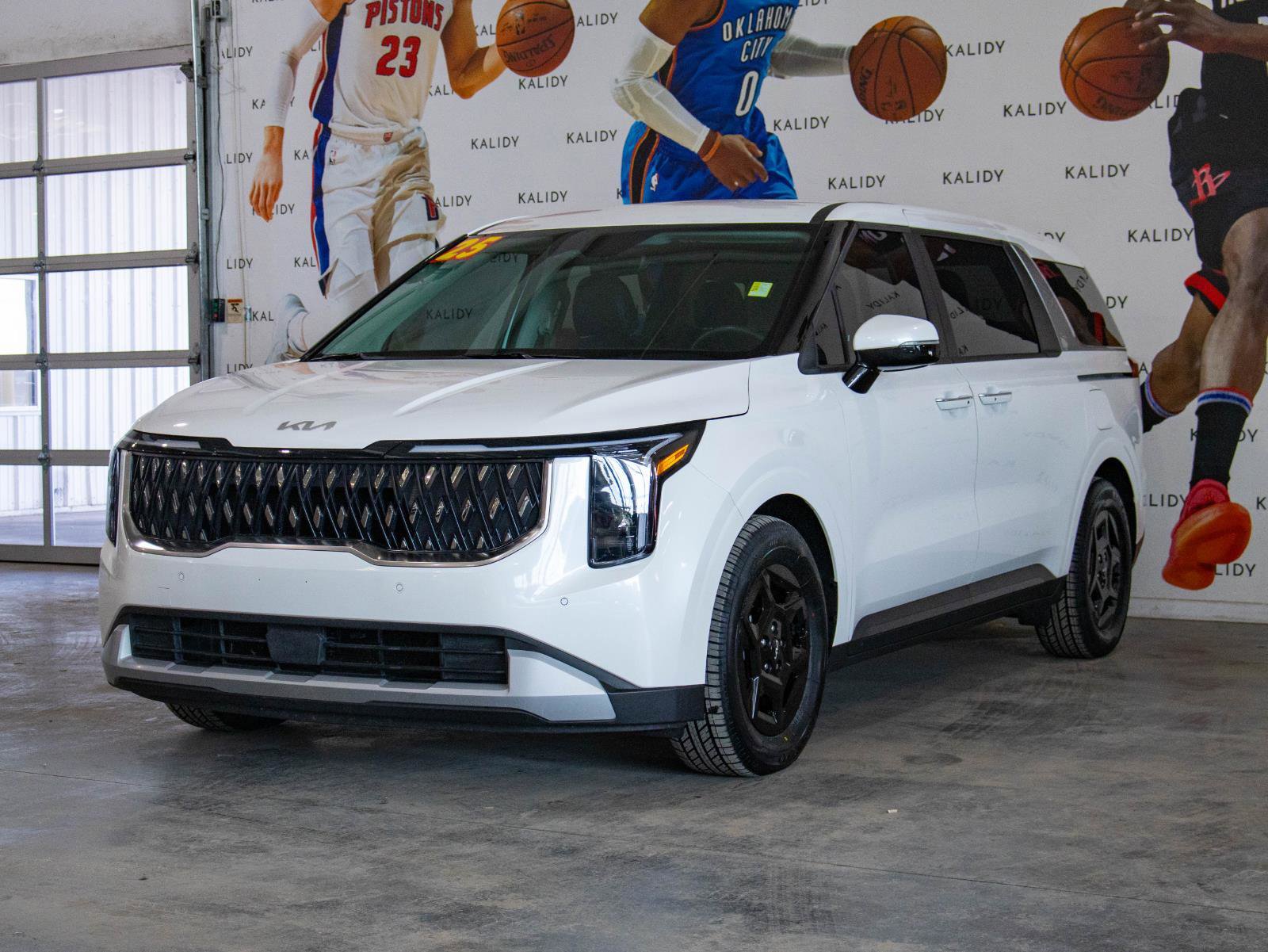 Used 2025 Kia Carnival image 21