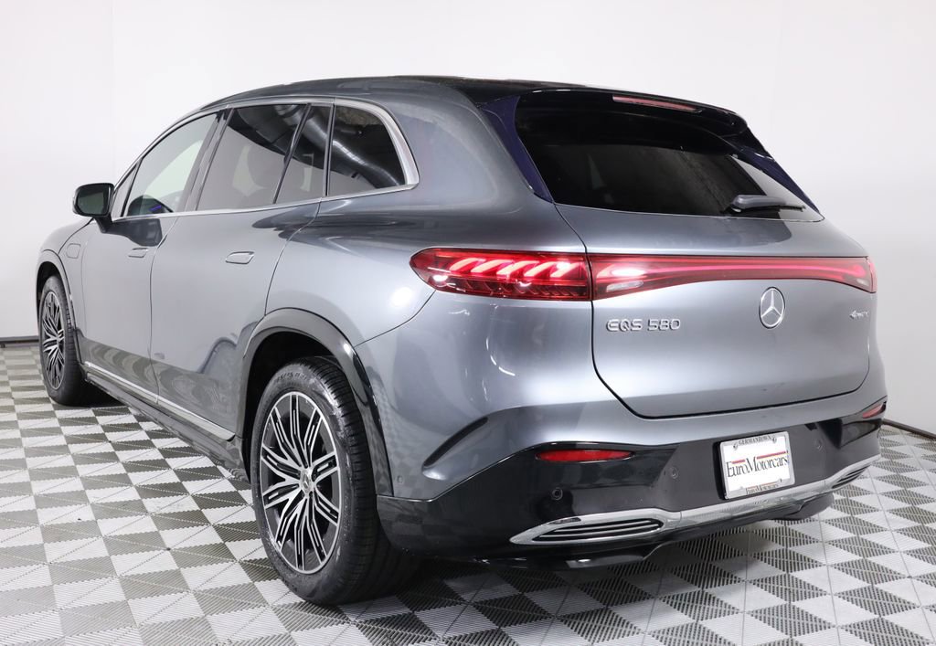 Used 2023 Mercedes-Benz EQS 580 4MATIC SUV w/ Exclusive Trim Package image 4
