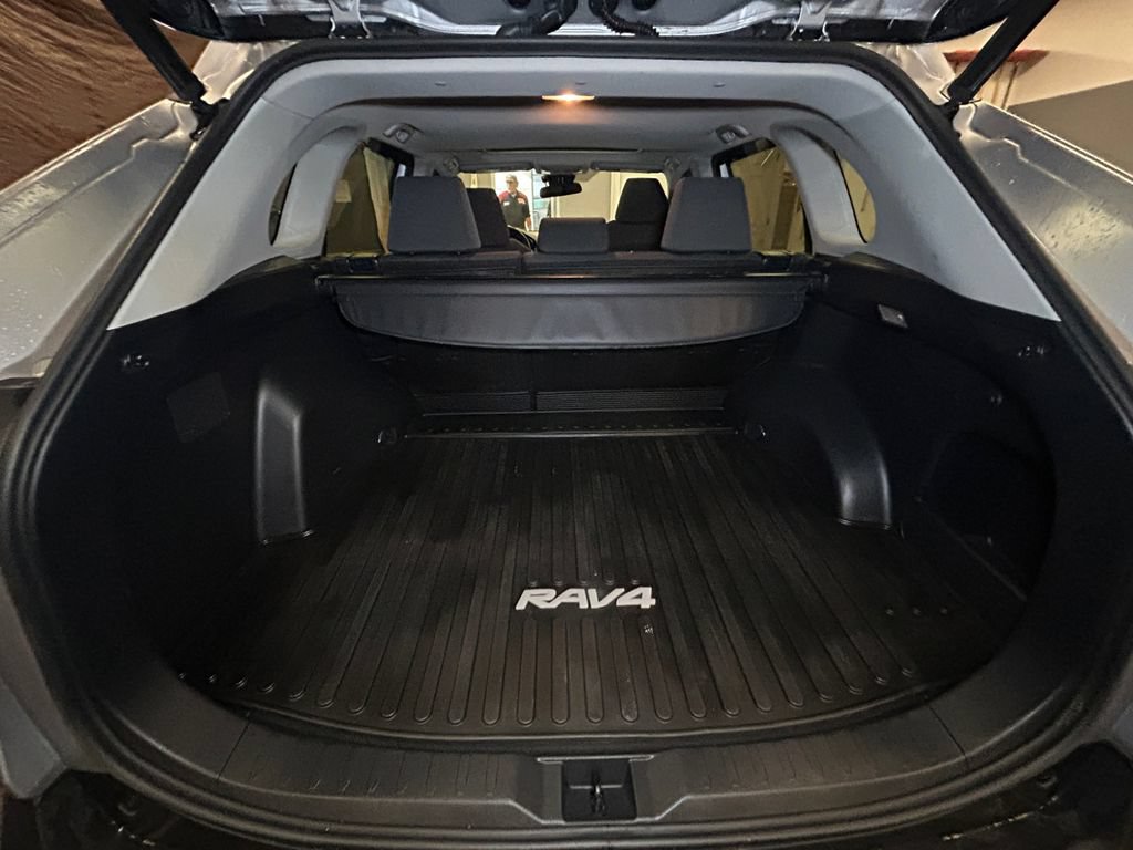 Used 2019 Toyota RAV4 XLE w/ Convenience Package AWD/4WD image 19
