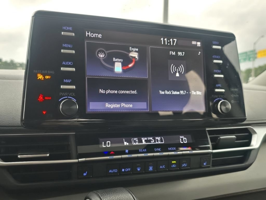Certified 2024 Toyota Sienna XLE FWD image 28