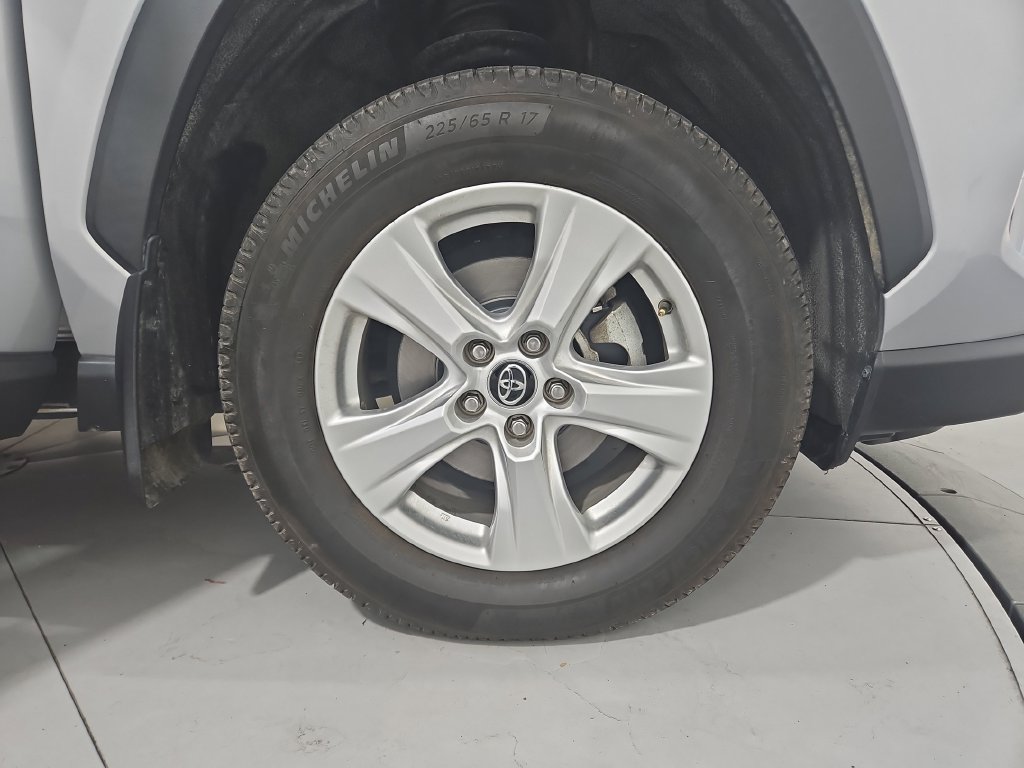 Used 2020 Toyota RAV4 XLE w/ Convenience Package AWD/4WD image 27