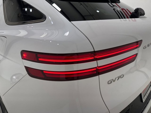 Used 2025 Genesis GV70 3.5T Sport w/ Sport Advanced Package image 14