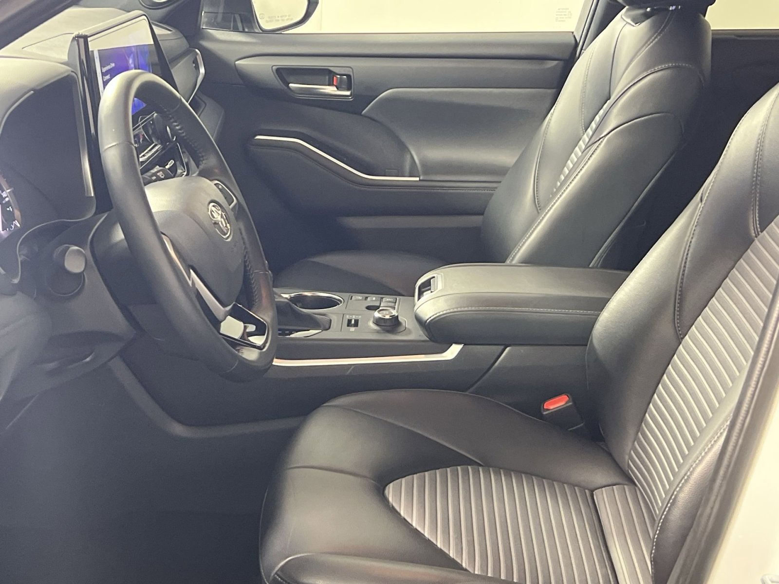 Used 2023 Toyota Highlander XSE image 13