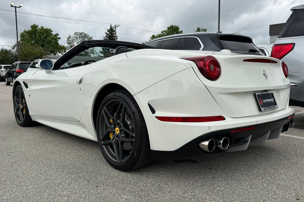 Used 2015 Ferrari California T RWD image 5