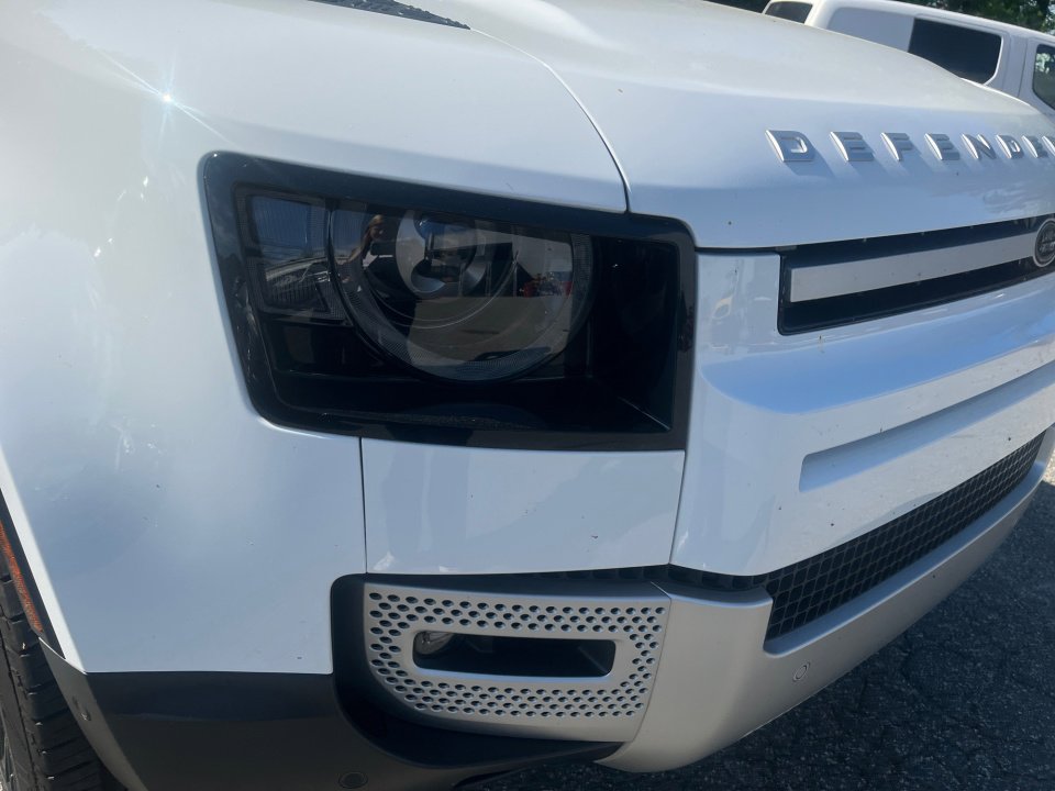 Used 2025 Land Rover Defender 110 S image 24