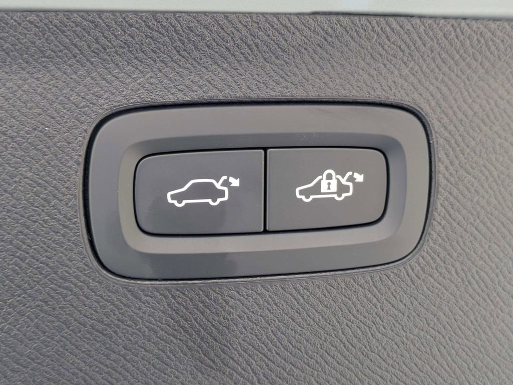 New 2025 Volvo XC90 B6 Ultra image 14