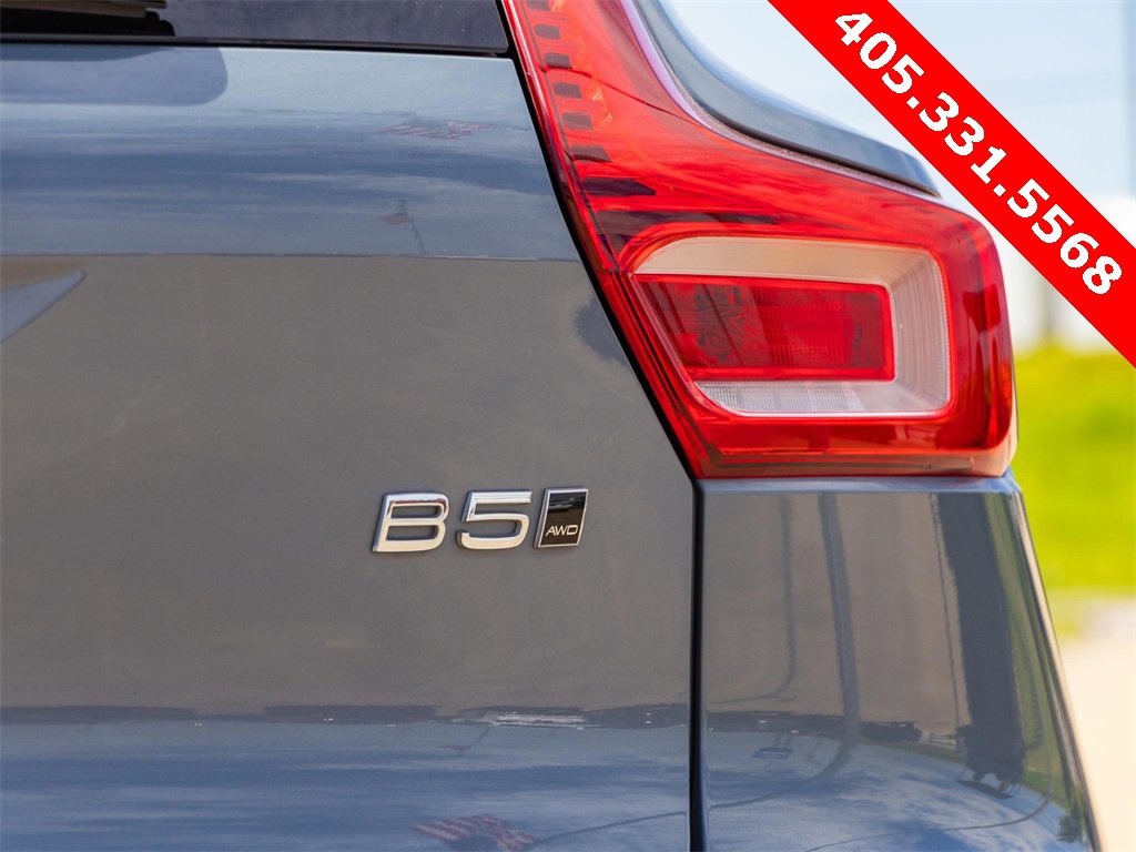 Used 2023 Volvo XC40 B5 Plus image 9