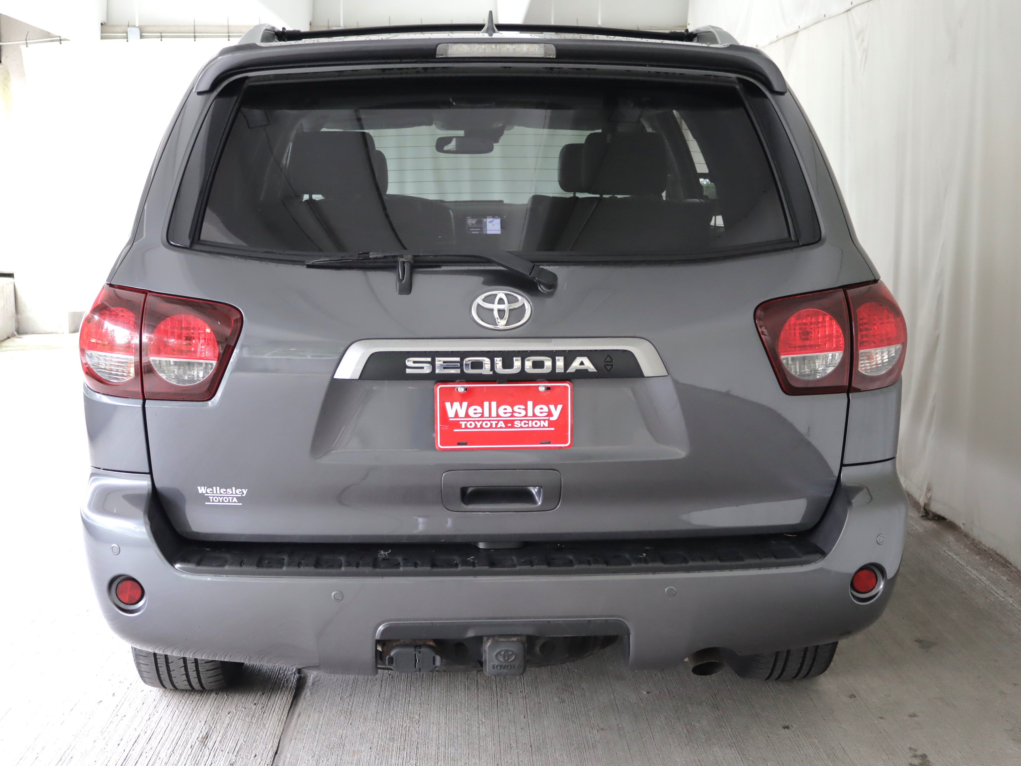 Used 2021 Toyota Sequoia Limited w/ Safety & Convenience Package AWD/4WD image 31